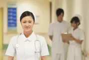 看護師が微笑んでいる